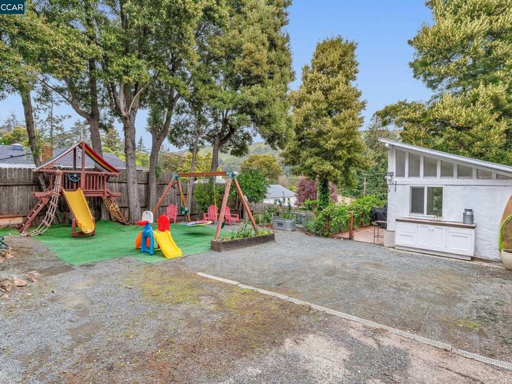 7916 Greenly Dr, Oakland, CA | Oakland. Photo 18 of 38