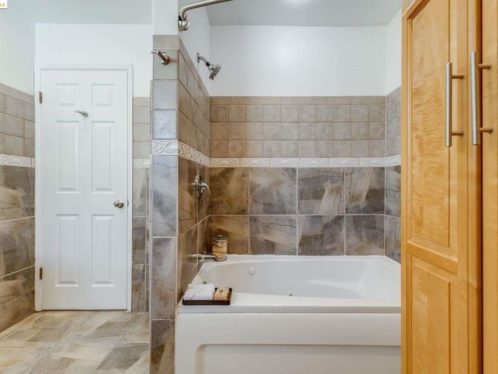 8410 Aster Ave, Oakland, CA | Eastmont Hills. Photo 20 of 39