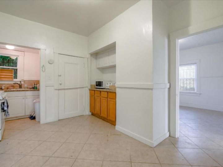 8850 Dowling St, Oakland, CA | . Photo 7 of 23