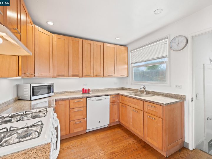 972 72nd Ave, Oakland, CA | East Oakland. Photo 12 of 26