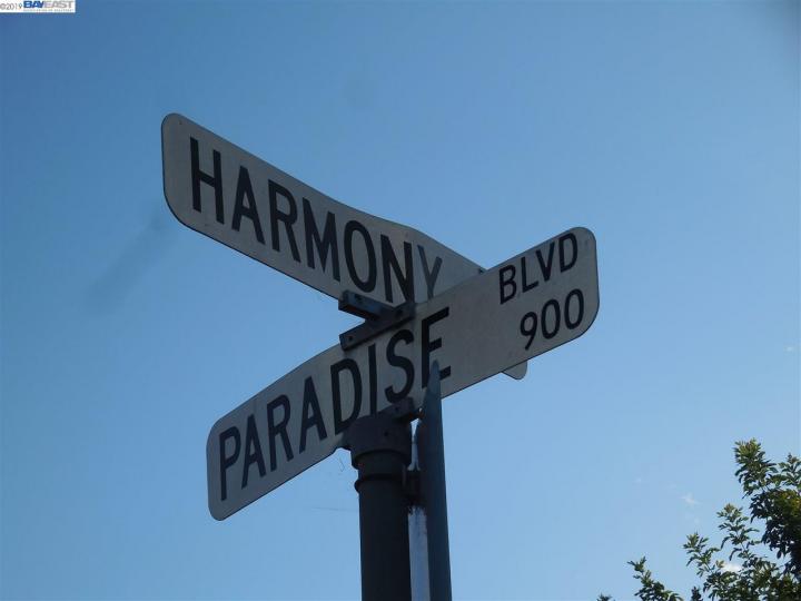 992 Paradise Blvd, Hayward, CA | Cherryland. Photo 4 of 25