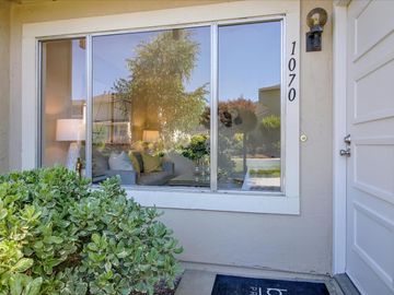 1070 Michelangelo Dr, Sunnyvale, CA, 94087 Townhouse. Photo 4 of 33