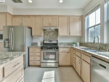1541 Coyote Creek Way, Milpitas, CA, 95035 Townhouse. Photo 6 of 40