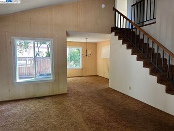 1582 Denkinger Ct, Concord, CA, 94521 Townhouse. Photo 5 of 27