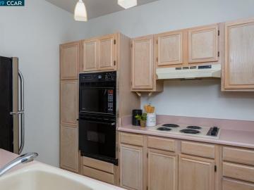 Waterford condo #1140. Photo 6 of 15