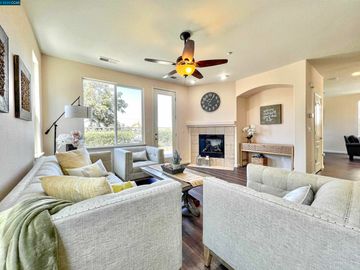 1906 Las Montanas Ct, Brentwood, CA | Brentwood. Photo 5 of 19