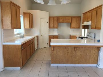 2393 Lighthouse Dr, Madera, CA | . Photo 3 of 14