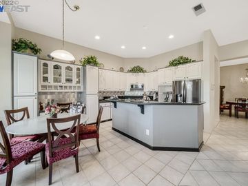 335 Gladstone Dr, Brentwood, CA | Summerset 2. Photo 5 of 45