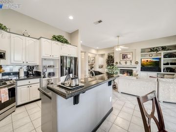 335 Gladstone Dr, Brentwood, CA | Summerset 2. Photo 6 of 45
