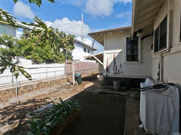 3403 Kanaina Ave, Honolulu, HI | Kapahulu. Photo 6 of 18