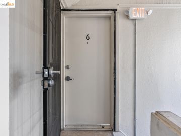 Rental 539 33rd St, Oakland, CA, 94609. Photo 5 of 19