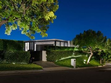 545 Chalette Dr, Beverly Hills, CA | . Photo 2 of 34
