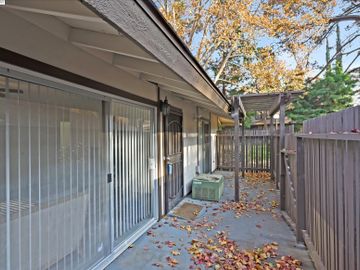 5468 Roundtree Pl #K, Concord, CA, 94521 Townhouse. Photo 5 of 34
