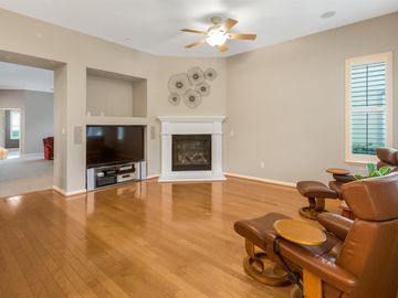 553 Quindell Way, Brentwood, CA | Summerset 4. Photo 3 of 33