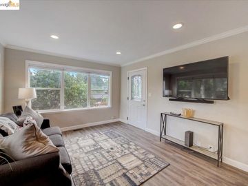 6374 Sunnymere Ave, Oakland, CA | Millsmont Area. Photo 2 of 39