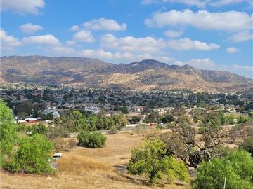 Hilltop Rd, Santa Susana, CA